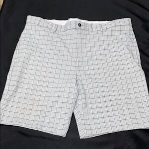 Greg Norman Collection Size 40 Shorts. GRAY PLAID POCKETS‎ INSEAM 9.5” CLEAN